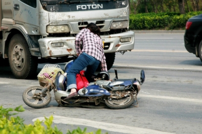 ��ͨ�¹ʟoֱ����ײ��؟����η֓�