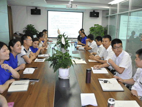 �������_���ӛ�vʷ����ۺ�ƽ���ķ�����˹��������70�����ĵý�����(�D��)