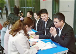 ����ף�R��͢���ɷ���(w��)���F(tu��n)&ldquo;�շ��M(j��n)��^(q��) ��ĩ�挦(du��)��&rdquo;���(d��ng)����(d��ng)��(hu��)�xʽ¡���e�k6.webp.jpg