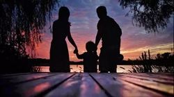 ��͢�f�� | 4��1��������Ů���o���^�и�ĸ���a��